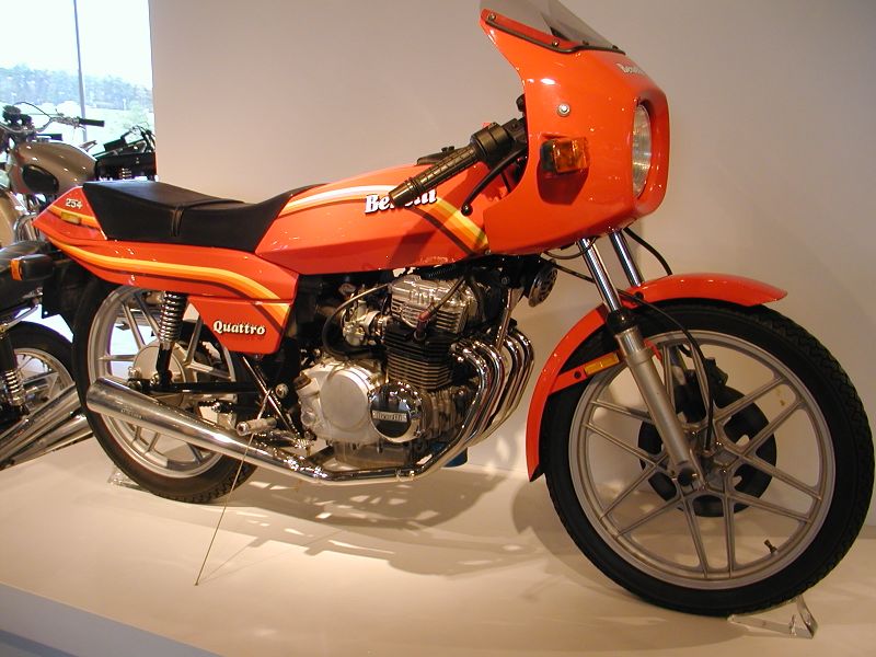 Файл:Benelli-254-quattro-01.jpg