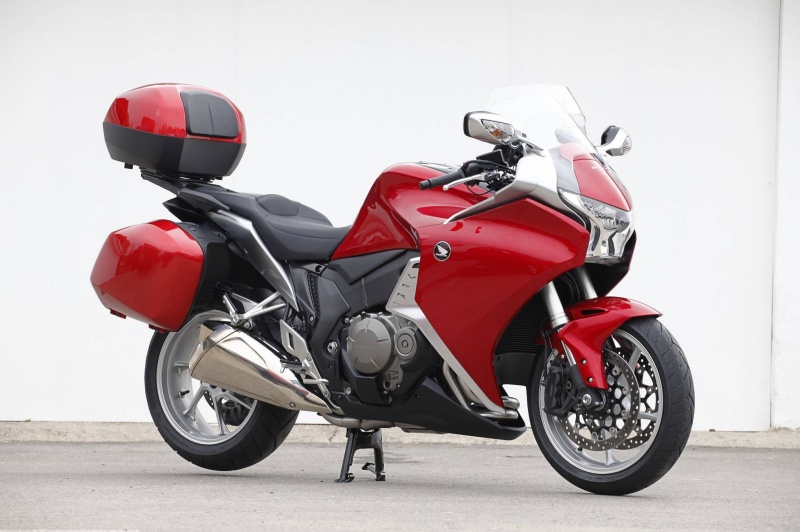 Файл:800px-Honda VFR1200 accessories.jpg