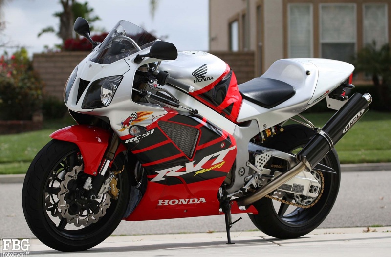 Файл:800px-Honda-rvt1000r-rc-51-2.jpg
