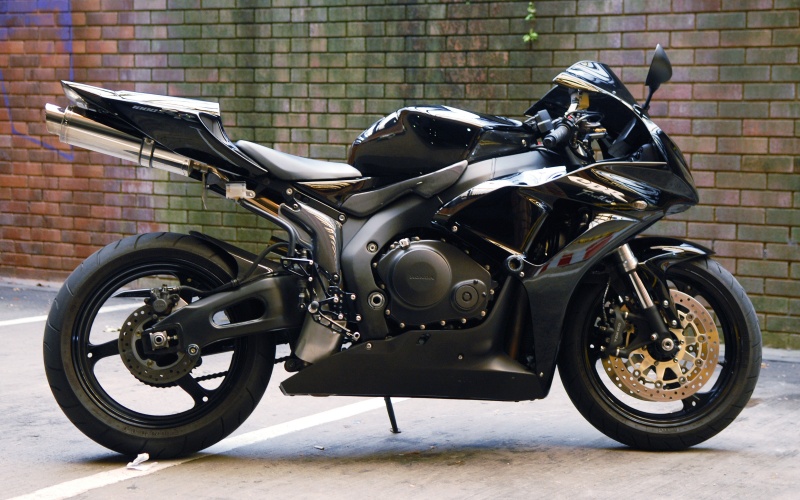 Файл:800px-HondaCBR1000RR-002.jpg