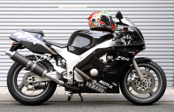 Файл:Yamaha-fzr-400-rr-08.jpg