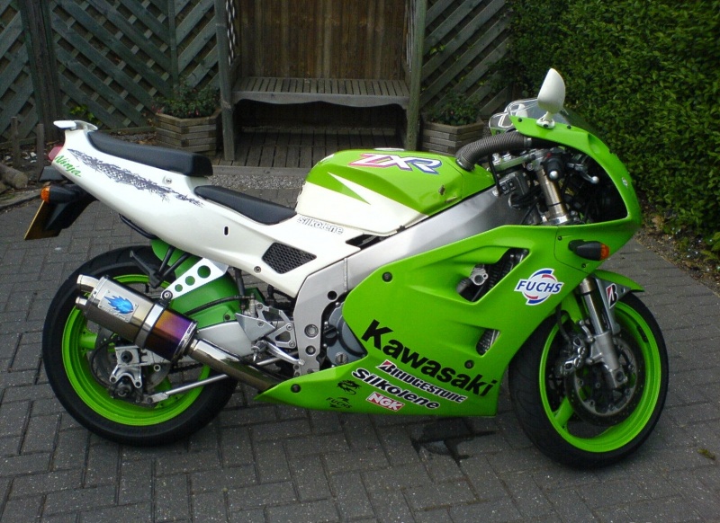 Файл:800px-Kawasaki-zxr-400-wallpaper-2015-4.jpg