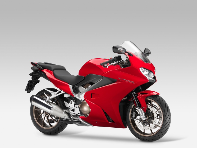 Файл:800px-2014-02-2014 VFR800F.jpg