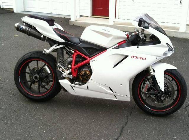 Файл:Ducati-superbike-1098-2007-14.jpg
