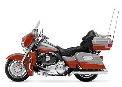 2009-Harley-Davidson-CVO-FLHTCUSE4-CVO-UltraClassicElectraGlideb.jpg