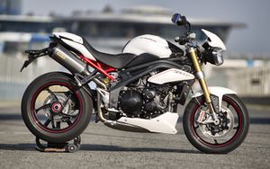 07-speed-triple-r.jpg