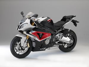 2014-bmw-s1000rr-changes-colors 1.jpg