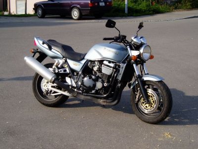 800px-Kawasaki ZRX1100 01.jpg
