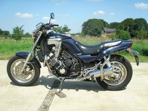 2595 Yamaha FZX750-2 010.jpg
