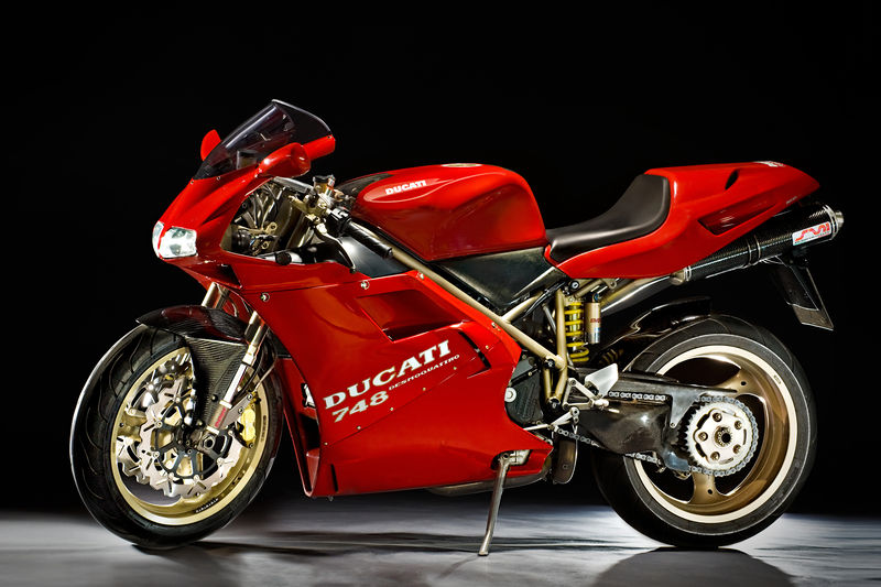 Файл:Ducati 748 Studio.jpg