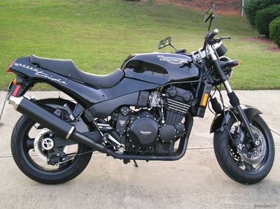 Triumph-speed-triple-900-1.jpg