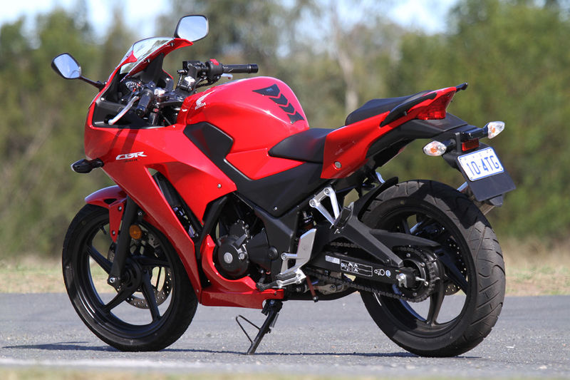 Файл:2014-honda-cbr300r-3.jpg