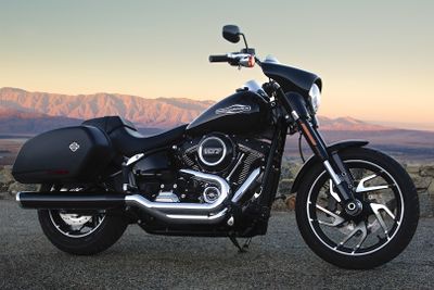 2018-Harley-Davidson-Sport-Glide-First-Look-motorcycle-1.jpg