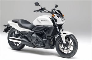 800px-Honda ctx700n 001.jpg