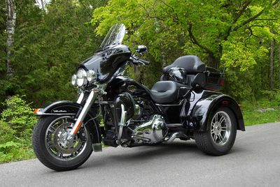 2009-Harley-Davidson-TriGlide-UltraClassicFLHTCUTGb.jpg