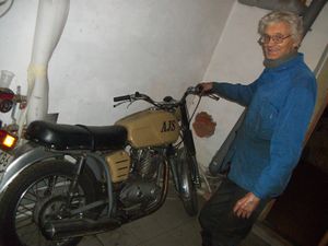 255530575b 1000.jpg
